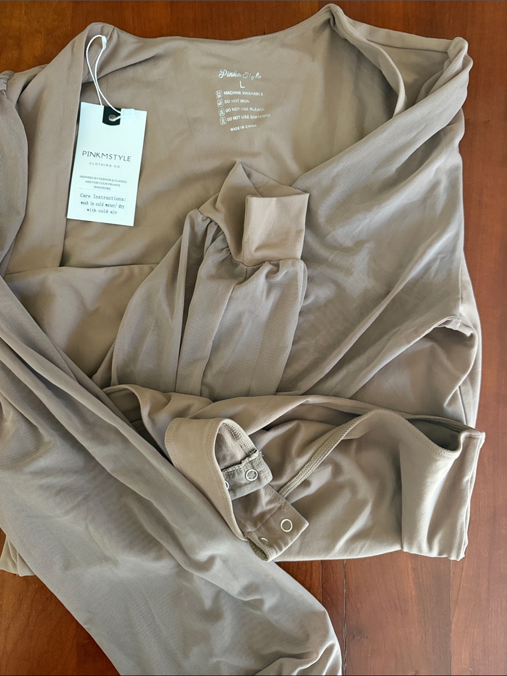 SIX women’s tops/body suits. - Picture 6 of 13